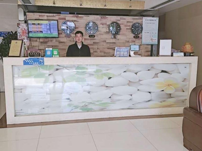Hotel Shells Minhang District Pujiang Town Zhuyuan Road 2*